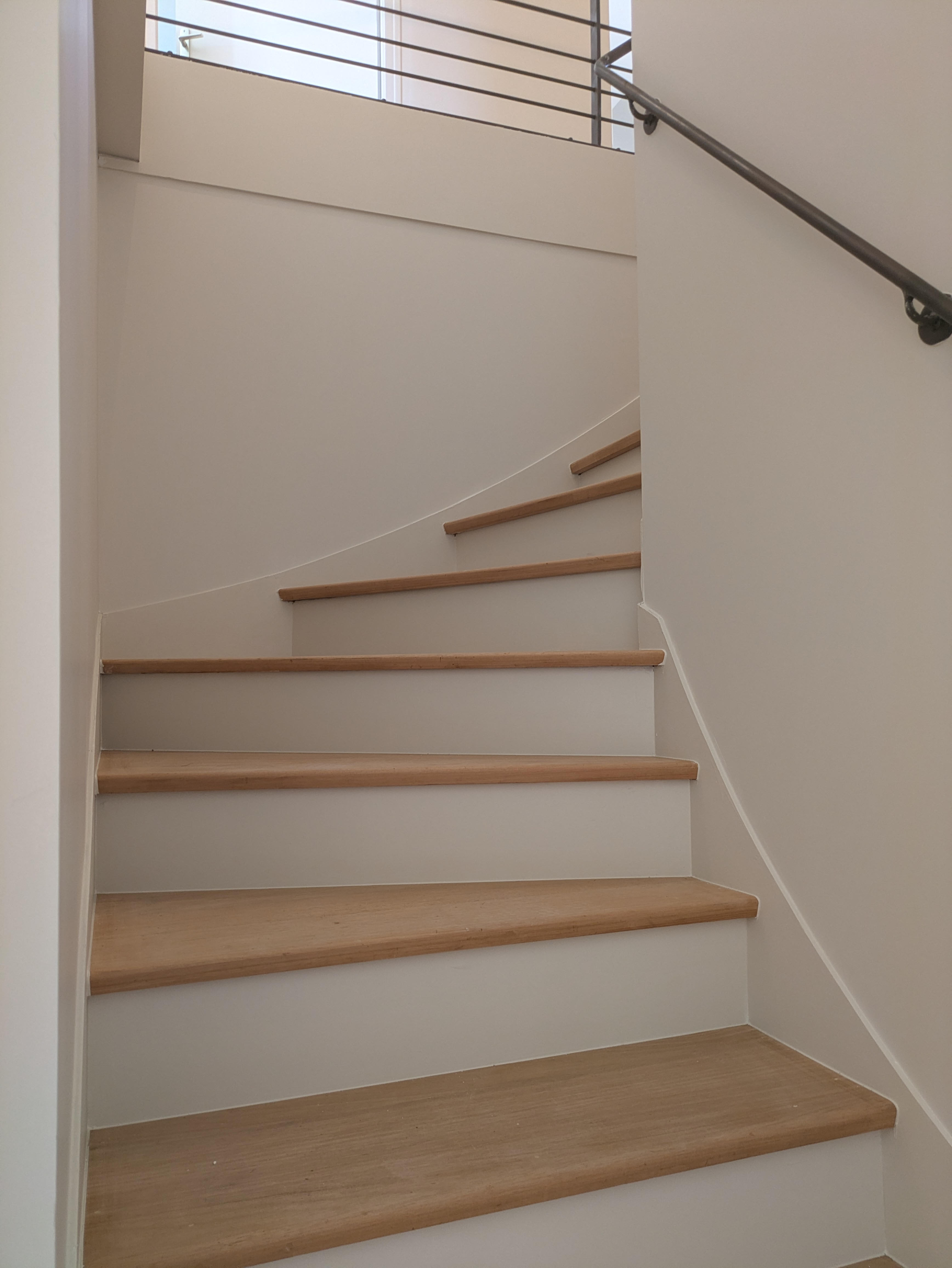 Escalier peinture blanche Rennes — Deux Peinture Intérieure